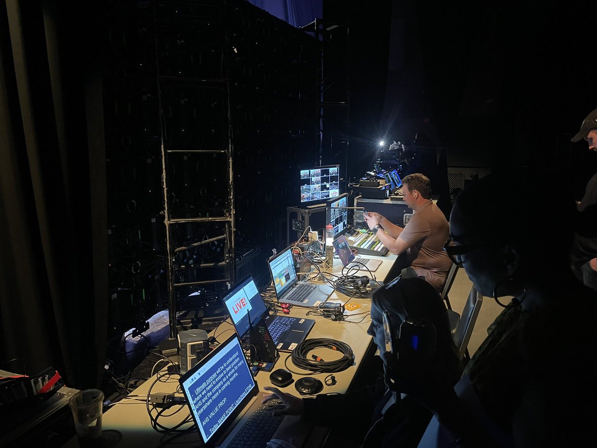 NOLANSAV's tweet photo. Working with @RunningPonyProd  a massive Hybrid meeting, Connecting participants from all over the United States. Switching between 19 Video inputs! #npg #nolanproductiongroup #hybrid #zoom #video #CorporateMeetings https://t.co/veEDQYmn6A