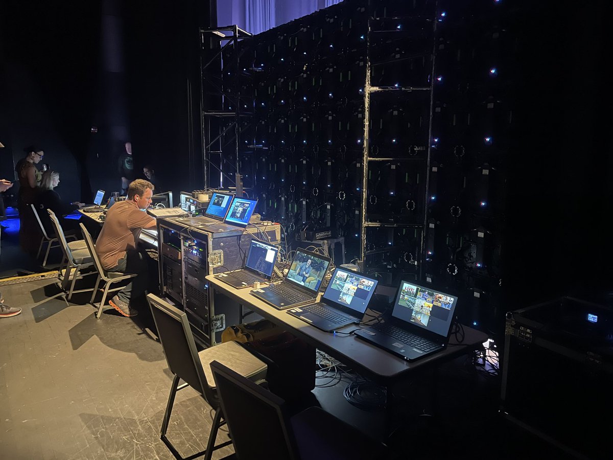 NOLANSAV's tweet photo. Working with @RunningPonyProd  a massive Hybrid meeting, Connecting participants from all over the United States. Switching between 19 Video inputs! #npg #nolanproductiongroup #hybrid #zoom #video #CorporateMeetings https://t.co/veEDQYmn6A
