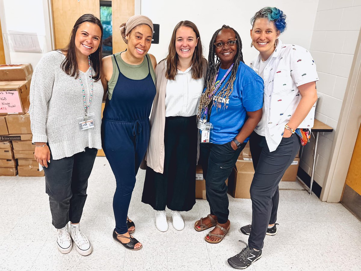 LexusNorthlake's tweet photo. Happy #TeacherTuesday to the 4th grade team at @GVSA4STEM! This week, we kicked off our teacher appreciation surprise visits with a classic - musical chairs!
#HendrickCares #TeacherAppreciation #GVSA #TheLexusExperience #Lexus https://t.co/ntHrQUrdl6