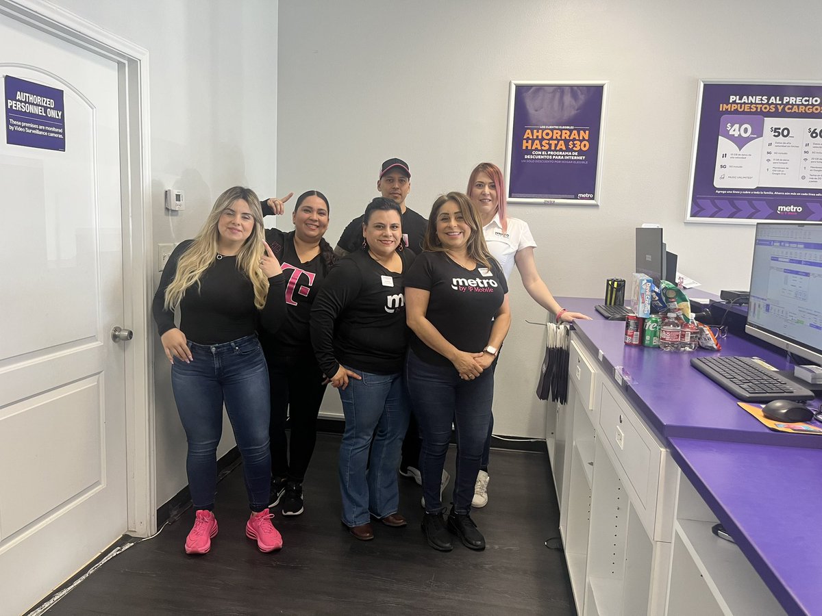 Cynthia87575389's tweet photo. So proud of my Team in 614 S. Cage in Pharr for winning Corporate weekend contest!!!!   Thank you guys 🥳🥳🥳🥳. @purely_wireless https://t.co/jI9vaUdaqr