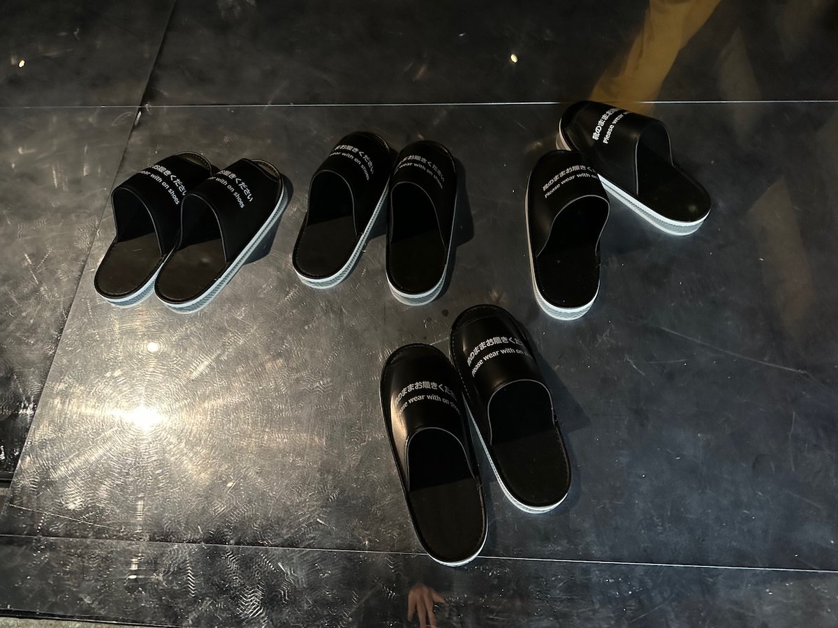 alexanderlee1's tweet photo. "Please wear with on shoes"

First time that I encountered slippers in Japan that were way oversized.

#googletranslatefail #shoeslippers #kyotographie #japan #shoesoff https://t.co/pqf4r6fsSF