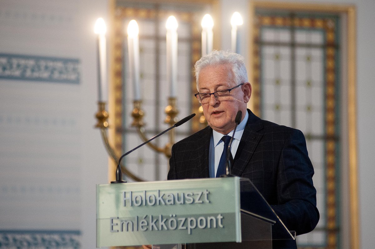 HDKE_BUD's tweet photo. Commemoration on the occasion of the Memorial Day of the Hungarian Victims Of The Holocaust in the Holocaust Centre.

Welcome speech by:
Prof. Dr. Andor Grósz, Chairman of the Board 

Commemoraitive address by:
Bence Rétvári, deputy minister
Katalin Sommer, holocaust survivor https://t.co/TdLxW5uWLg