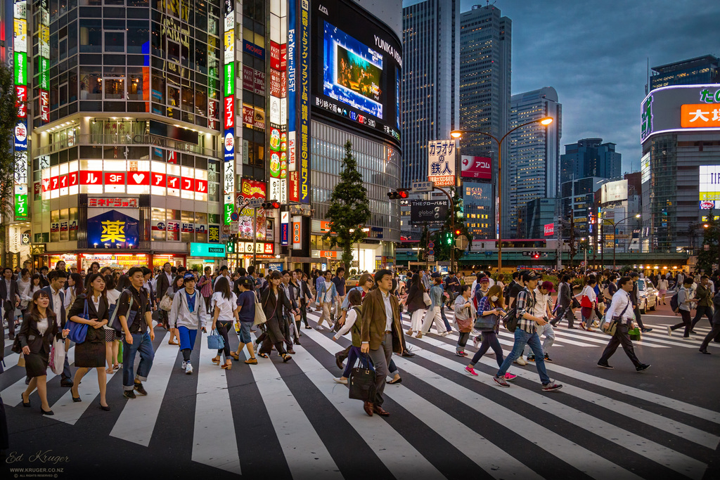 Ed_Kruger's tweet photo. The vibrant energy of Tokyo's bustling nightlife in Shinjuku, where the city never sleeps

#edkruger #Ed_kruger #travelphotography #tokyo #japan #streetphotography #nightstreets #nightphotography #shinjuku #shinjukutokyo #japanphoto https://t.co/mesWuSawpX https://t.co/XPnBHMFToF