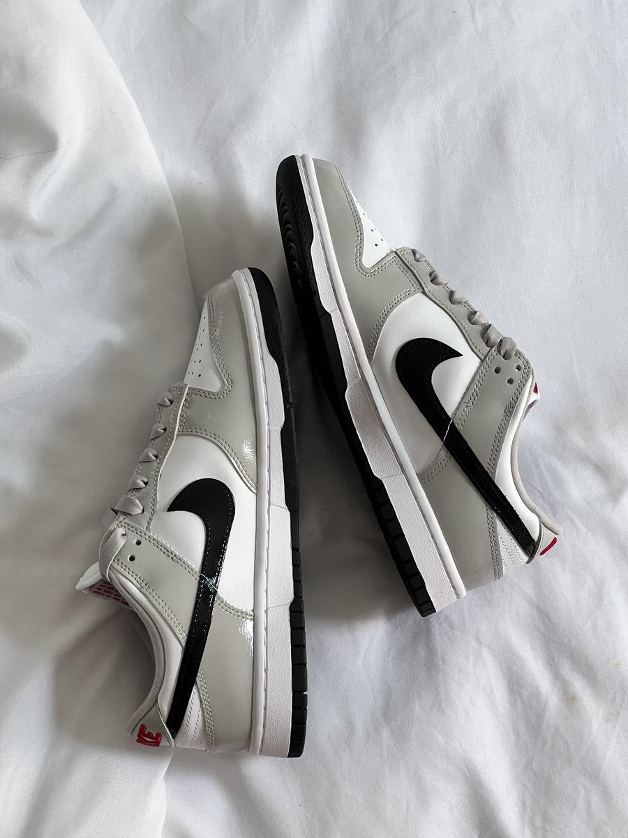 itfeelstory's tweet photo. Nike dunk low สี grey black 🛹 รุ่นนี้เป็นหนังแก้วสวยมากกก ไม่เคยจบกับไนกี้ ใส่แล้วสวยจริงๆ รุ่นนี้ ดูเป็นสายแฟขึ้นมาทันที ราคาไม่แรงเหมือน jordan ด้วย จากร้านในไอจี ราคาดี ใครหาคู่ไหนอยู่ก็ถามเขาได้เลย ทุกคนควรมีมากกว่า 1 คู่🤍✨ https://t.co/B0HLjypXB5
