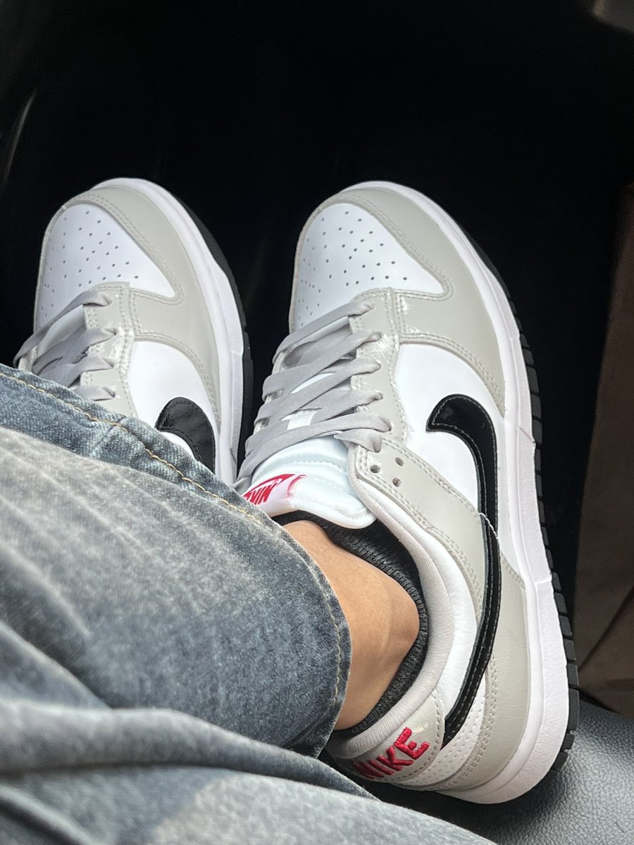 itfeelstory's tweet photo. Nike dunk low สี grey black 🛹 รุ่นนี้เป็นหนังแก้วสวยมากกก ไม่เคยจบกับไนกี้ ใส่แล้วสวยจริงๆ รุ่นนี้ ดูเป็นสายแฟขึ้นมาทันที ราคาไม่แรงเหมือน jordan ด้วย จากร้านในไอจี ราคาดี ใครหาคู่ไหนอยู่ก็ถามเขาได้เลย ทุกคนควรมีมากกว่า 1 คู่🤍✨ https://t.co/B0HLjypXB5