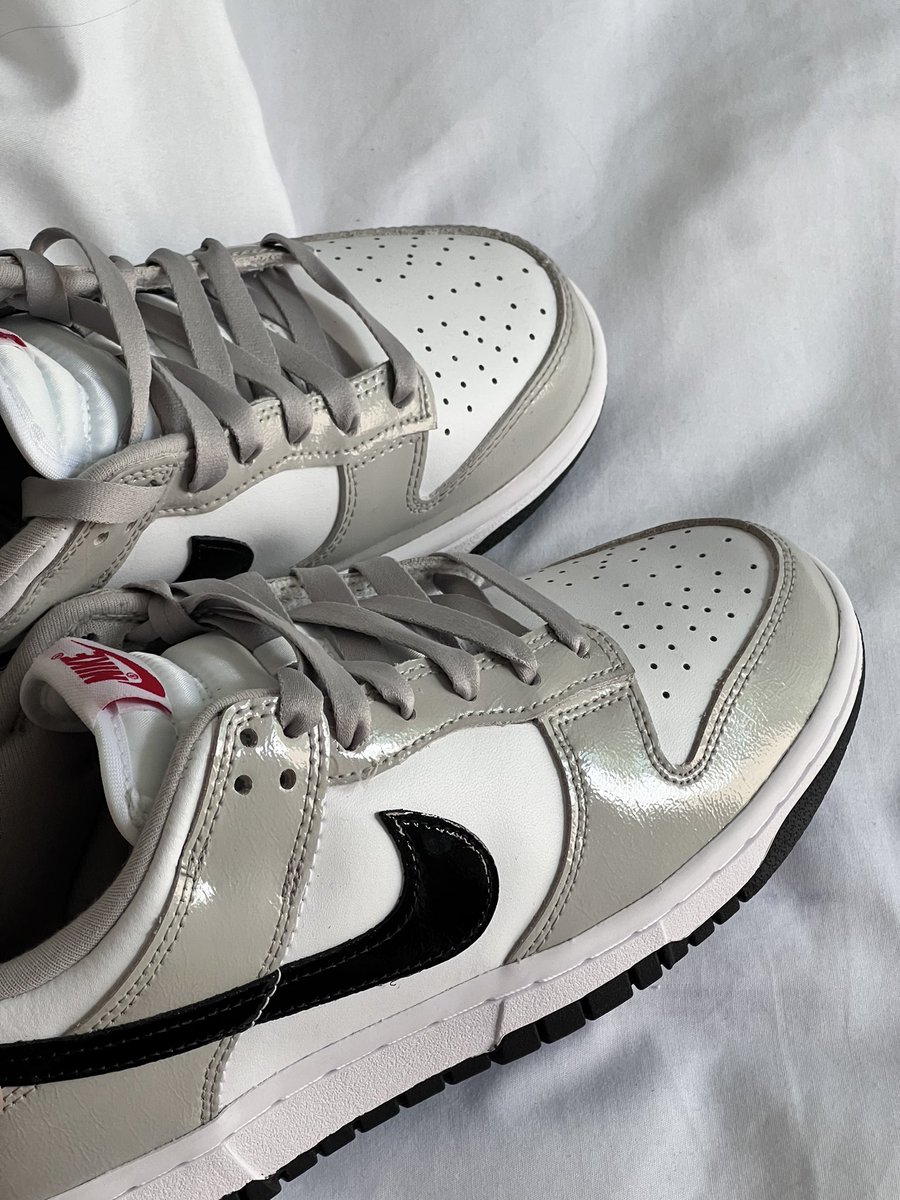 itfeelstory's tweet photo. Nike dunk low สี grey black 🛹 รุ่นนี้เป็นหนังแก้วสวยมากกก ไม่เคยจบกับไนกี้ ใส่แล้วสวยจริงๆ รุ่นนี้ ดูเป็นสายแฟขึ้นมาทันที ราคาไม่แรงเหมือน jordan ด้วย จากร้านในไอจี ราคาดี ใครหาคู่ไหนอยู่ก็ถามเขาได้เลย ทุกคนควรมีมากกว่า 1 คู่🤍✨ https://t.co/B0HLjypXB5