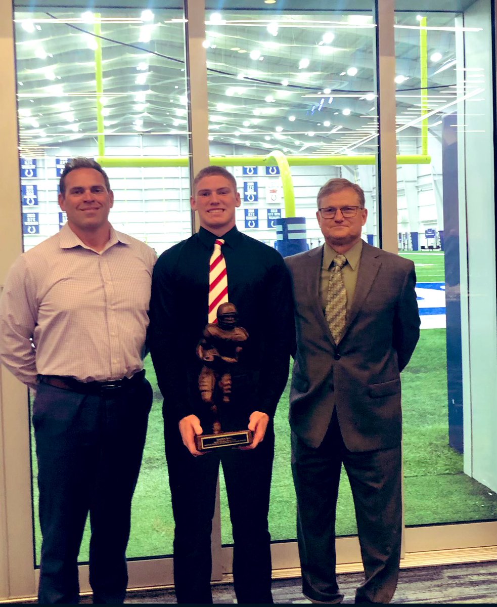 TCTigerFB4Life's tweet image. @NFFNetwork Thanks for honoring @BallHadyn at @Colts Complex. 
His father TC Coach Mike Ball is to his right! @WabashFB is getting another great TC student athlete! @TCTIGERS @MarcusAdams_51