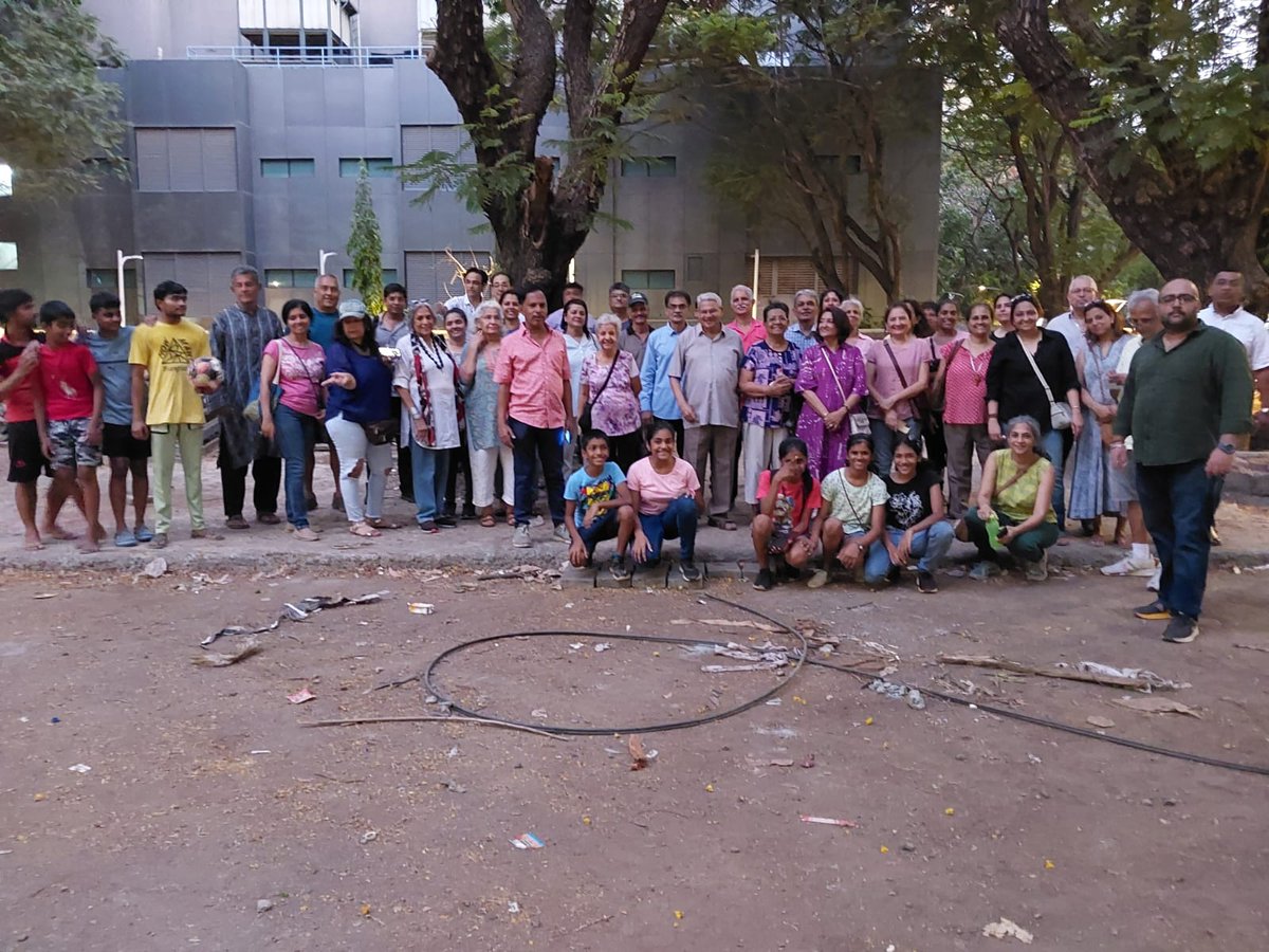 Asif_Zakaria's tweet photo. Interacted with residents regards the proposed underground parking at Patwardhan ground by @mybmc @mybmcWardHW 
Various valid concerns raised, need to be addressed.
Development through Dialogue should be the way forward, can city afford parking in place of parks? @PatwardhanPark https://t.co/ELSYwZgbG5