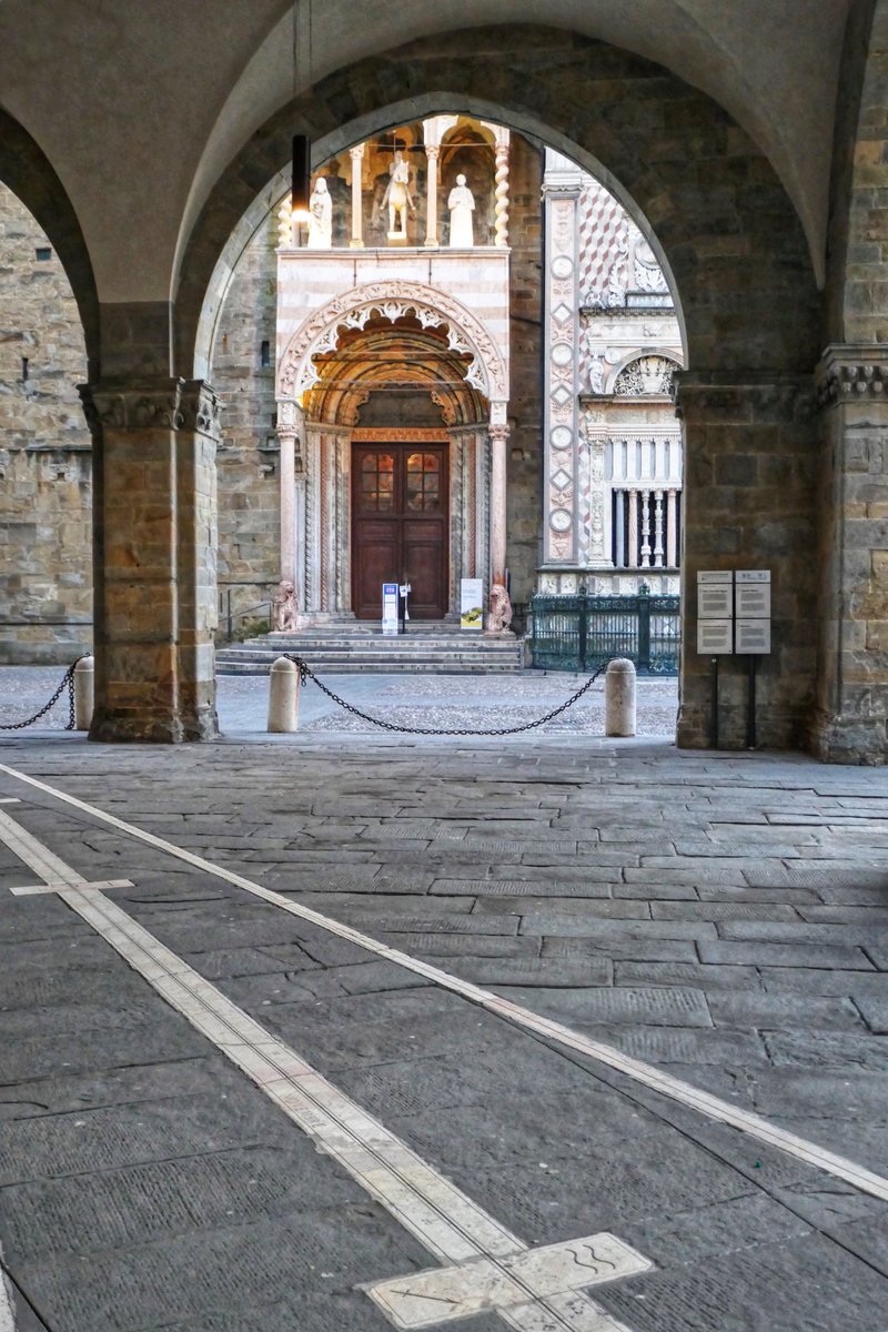 Ms_Spritz's tweet photo. Under the arches …. #Bergamo #Italy #FairytaleTown #TravelTuesday https://t.co/9qturEu87j