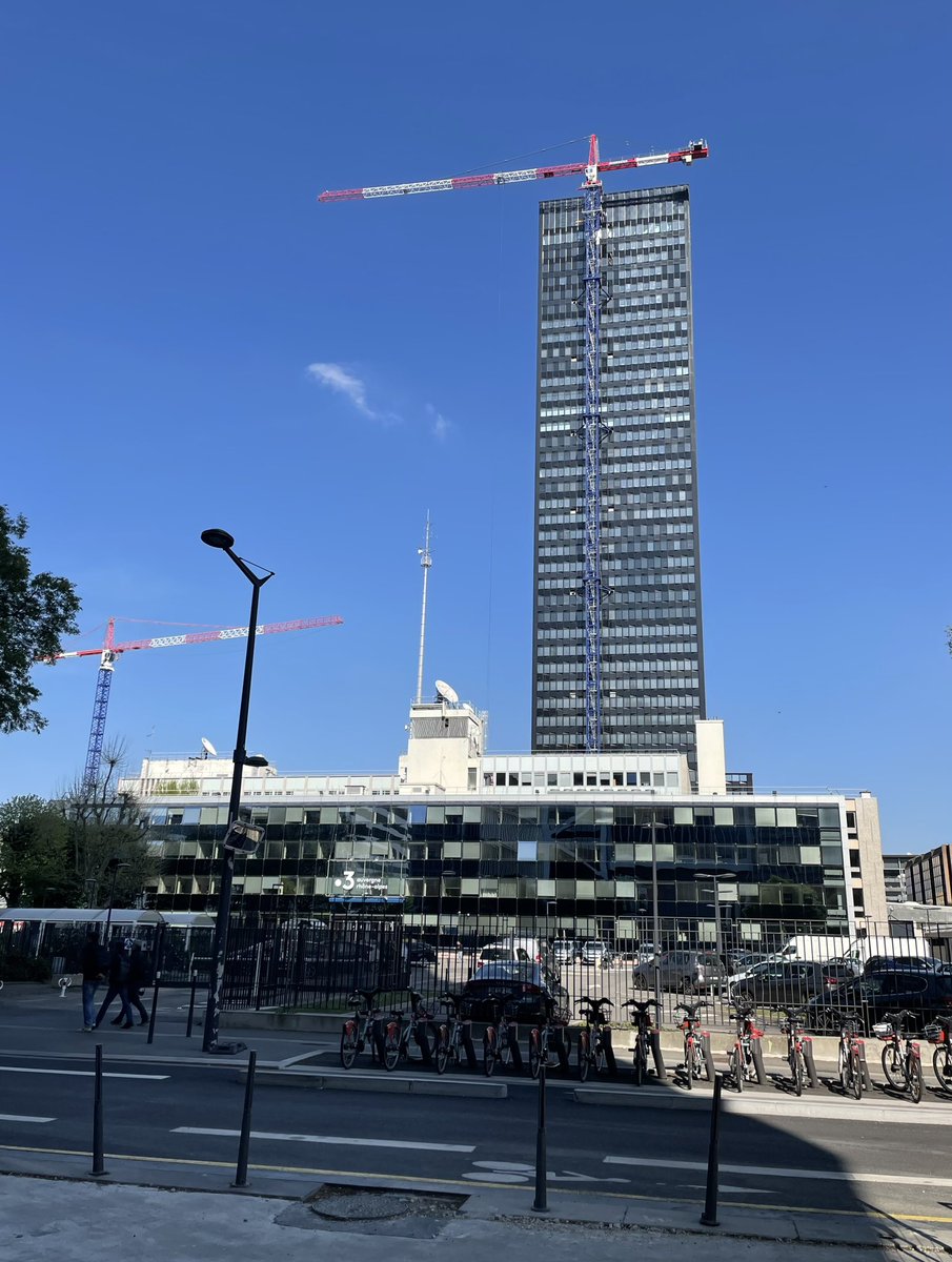 Début du démontage de la grue #ToLyon #PartDieu #Lyon #garedelapartdieu #LyonPartDieu #vinciimmobilier #dpa_official #reinventonslapartdieu #gratteciel