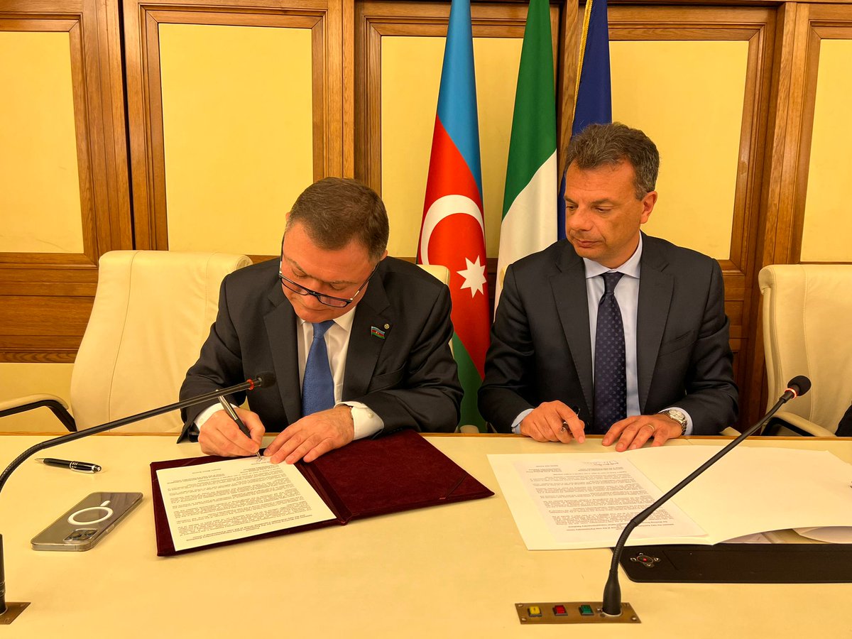 AmbasciataAZE's tweet photo. Oggi, presso @SenatoStampa, è stata presentata la nuova composizione del Gruppo di Amicizia #Italia-#Azerbaigian presso l’Unione Interparlamentare, successivo alla costituzione nella XIX Legislatura del #Parlamento della Repubblica Italiana. 
@Milli_Majlis @Montecitorio
🇦🇿🇮🇹 https://t.co/BhsO2NCjrJ