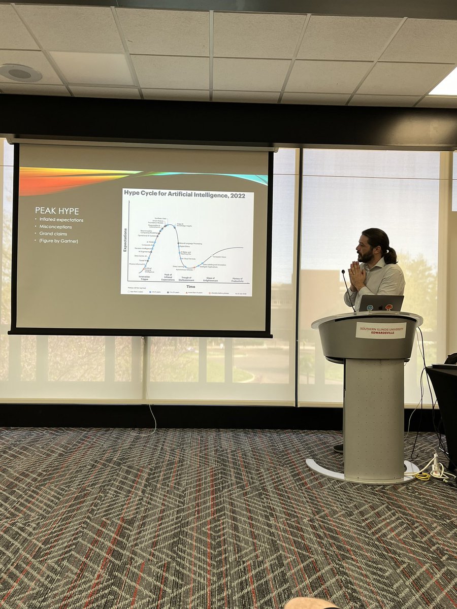 undrah_b's tweet photo. @siuemasscomm  week starts with the discussion of the hype &amp; through of AI dr. Igor Crk @SIUE https://t.co/HHoSr4JB1x