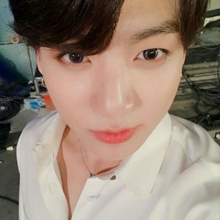 jimispecial's tweet photo. #taekookau: onde taehyung e jungkook, ambos fan-account famosinhos no twitter se odeiam e vivem entre farpas. eles só não contavam que iriam começar a faculdade juntos e fora das redes sociais iriam se apaixonar sem saber que eram os próprios arcos-rivais no twitter. https://t.co/TKJJPHsi5k
