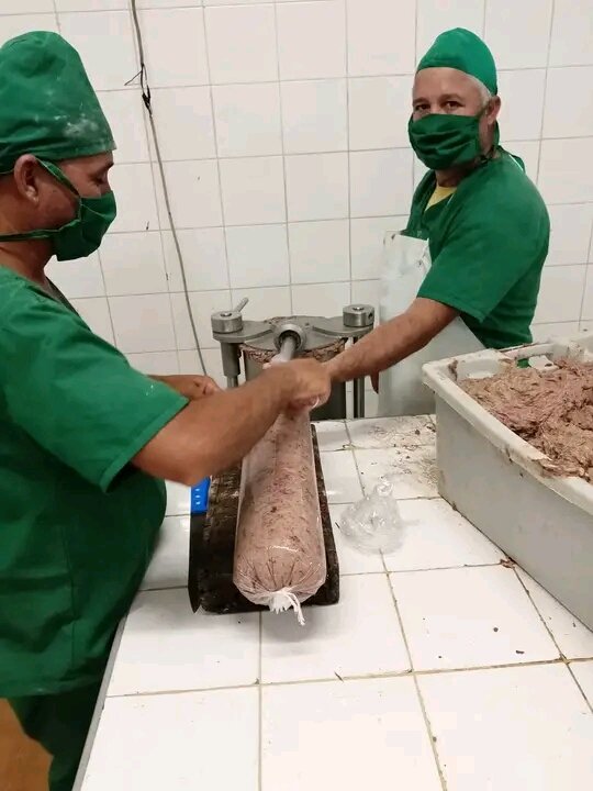 Los Comerciantes # Avileños  con variadas ofertas Gastronómicas  esperamos un 1 de Mayo con entusiasmo y alegria .<a href="/SPTEM_CA/">Sulema Veliz Pina</a> <a href="/Ferrerctc/">Niurka Ferrer Castillo</a> <a href="/IzquierdoAlons1/">Livan Izquierdo Alonso</a> @MarisetHernnde1