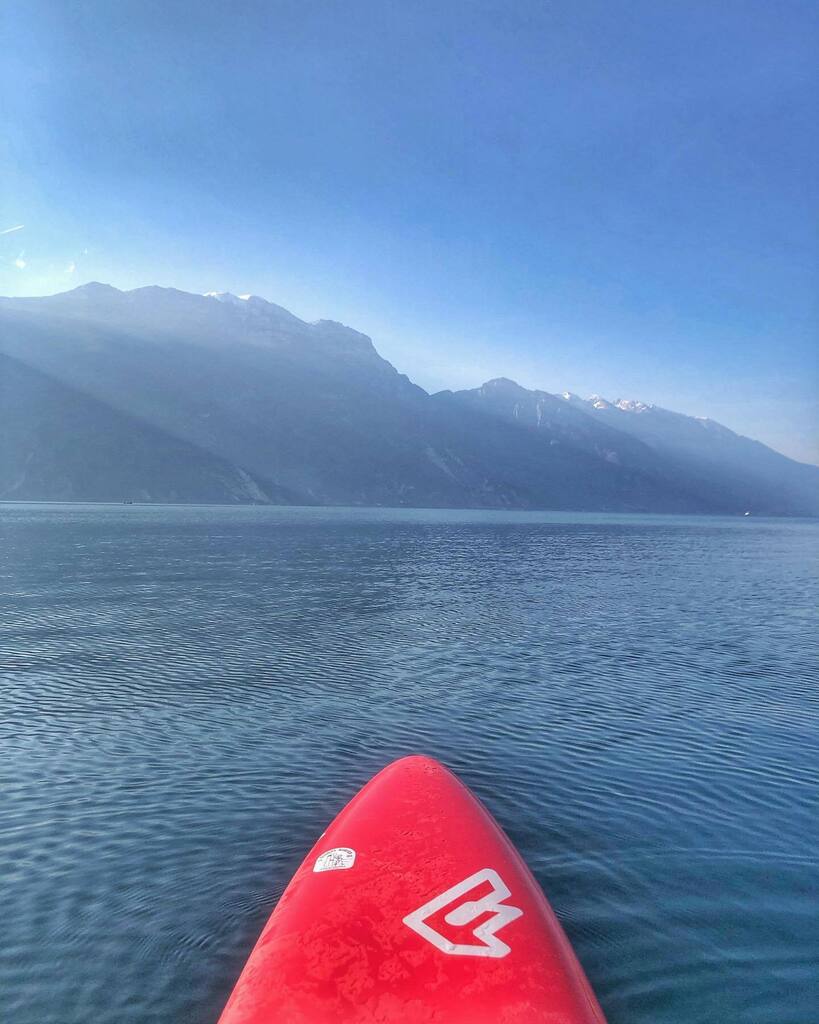 NicolaVolani's tweet photo. Un bel modo per rilassarsi al lago!
#standuppaddle #sup #paddleboarding #paddle #lagodigarda #paddleboard #standuppaddleboarding #standuppaddleboard #standuppaddling #surf #watersports #suprace #nature #rivadelgarda #fanaticsup #skateboard #supskate #m… https://t.co/7pg4Biipki https://t.co/Rjwcf0p2u6