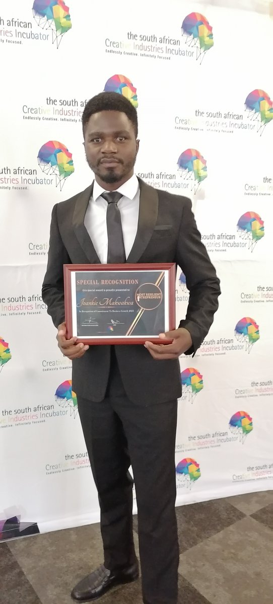 joanmakwakwa's tweet image. Thrilled to graduate from South African Creative Industries Incubator &amp;amp; receive Most Resilient Entrepreneur Award! 🎓🎉 

Grateful to the incubation team, coaches, &amp;amp; fellow incubates for their support &amp;amp; guidance. Excited for the next chapter with #KasiConvocation #Grateful #Proud