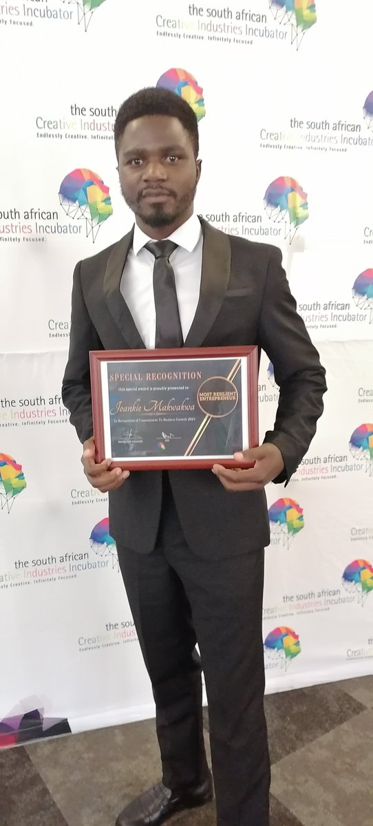joanmakwakwa's tweet image. Thrilled to graduate from South African Creative Industries Incubator &amp;amp; receive Most Resilient Entrepreneur Award! 🎓🎉 

Grateful to the incubation team, coaches, &amp;amp; fellow incubates for their support &amp;amp; guidance. Excited for the next chapter with #KasiConvocation #Grateful #Proud