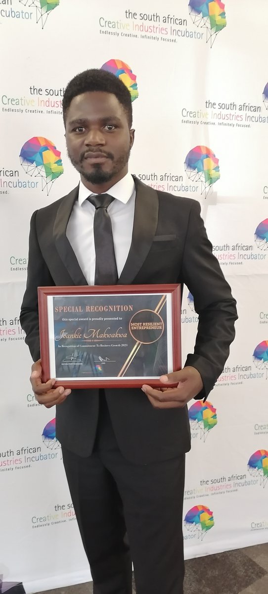 joanmakwakwa's tweet image. Thrilled to graduate from South African Creative Industries Incubator &amp;amp; receive Most Resilient Entrepreneur Award! 🎓🎉 

Grateful to the incubation team, coaches, &amp;amp; fellow incubates for their support &amp;amp; guidance. Excited for the next chapter with #KasiConvocation #Grateful #Proud