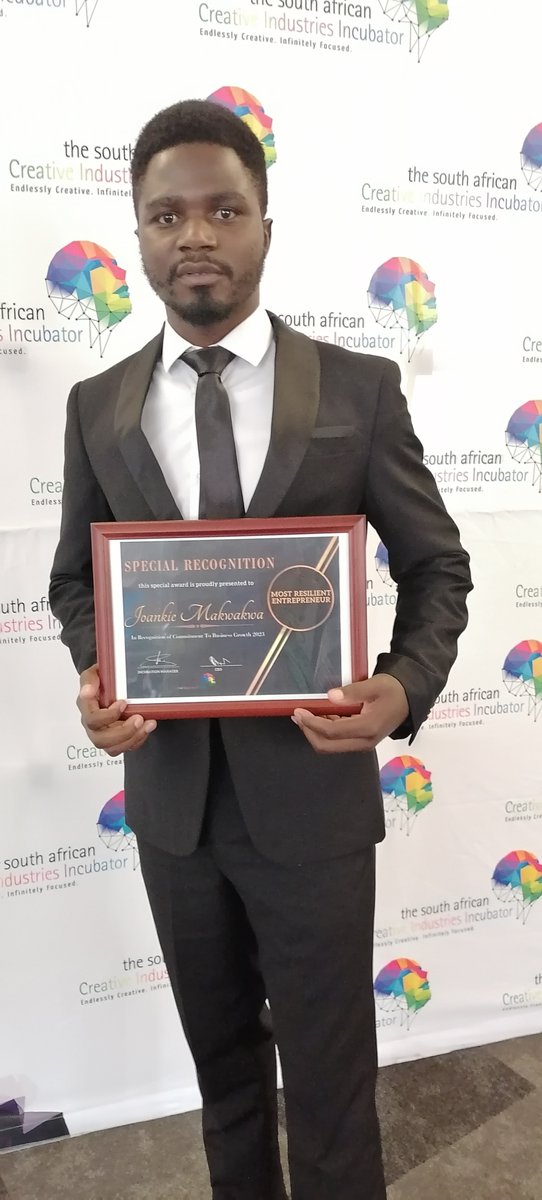 joanmakwakwa's tweet image. Thrilled to graduate from South African Creative Industries Incubator &amp;amp; receive Most Resilient Entrepreneur Award! 🎓🎉 

Grateful to the incubation team, coaches, &amp;amp; fellow incubates for their support &amp;amp; guidance. Excited for the next chapter with #KasiConvocation #Grateful #Proud