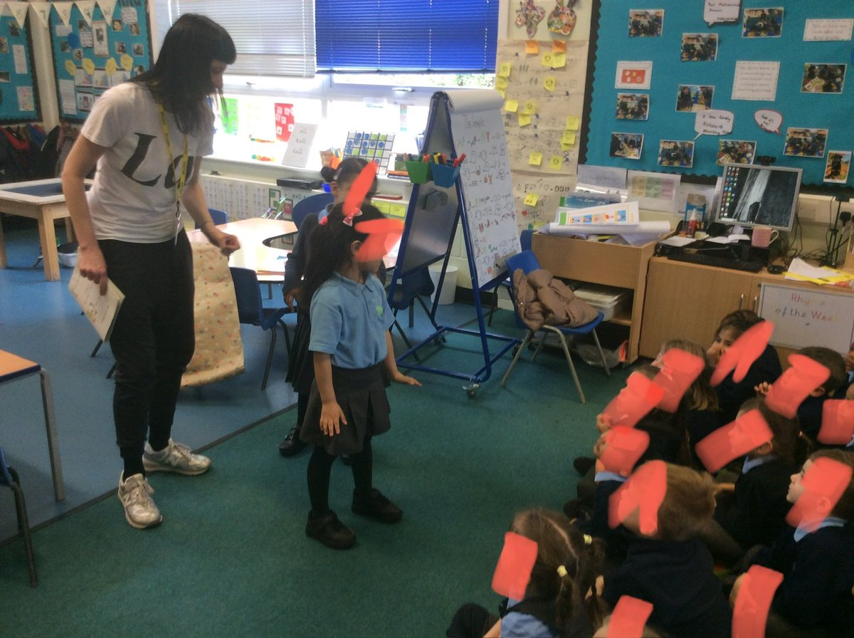 Hillyfield_E17's tweet image. We had lots of fun helping Lottie tell the story today. #Receptionhill @MagicBoxE17