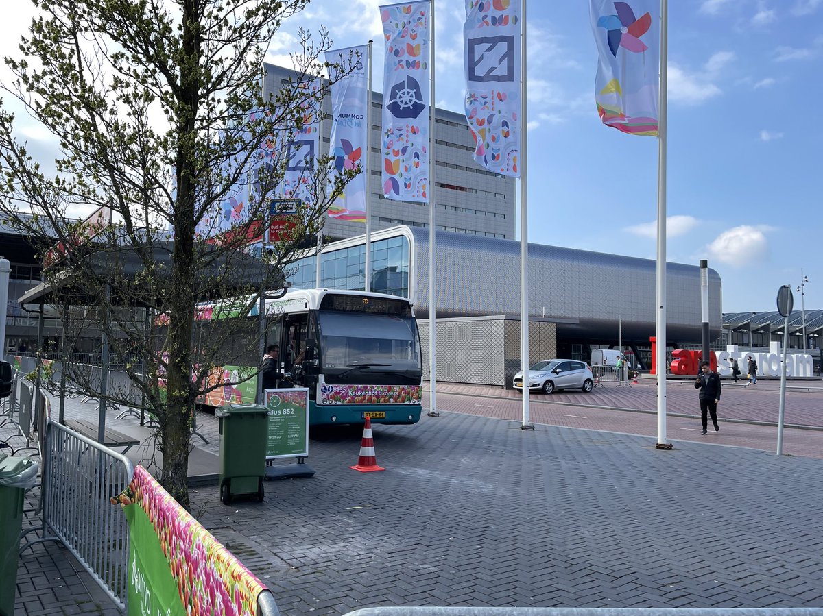 Keukenhof bus service from #KubeConEU Amsterdam is a nice touch 🌷
