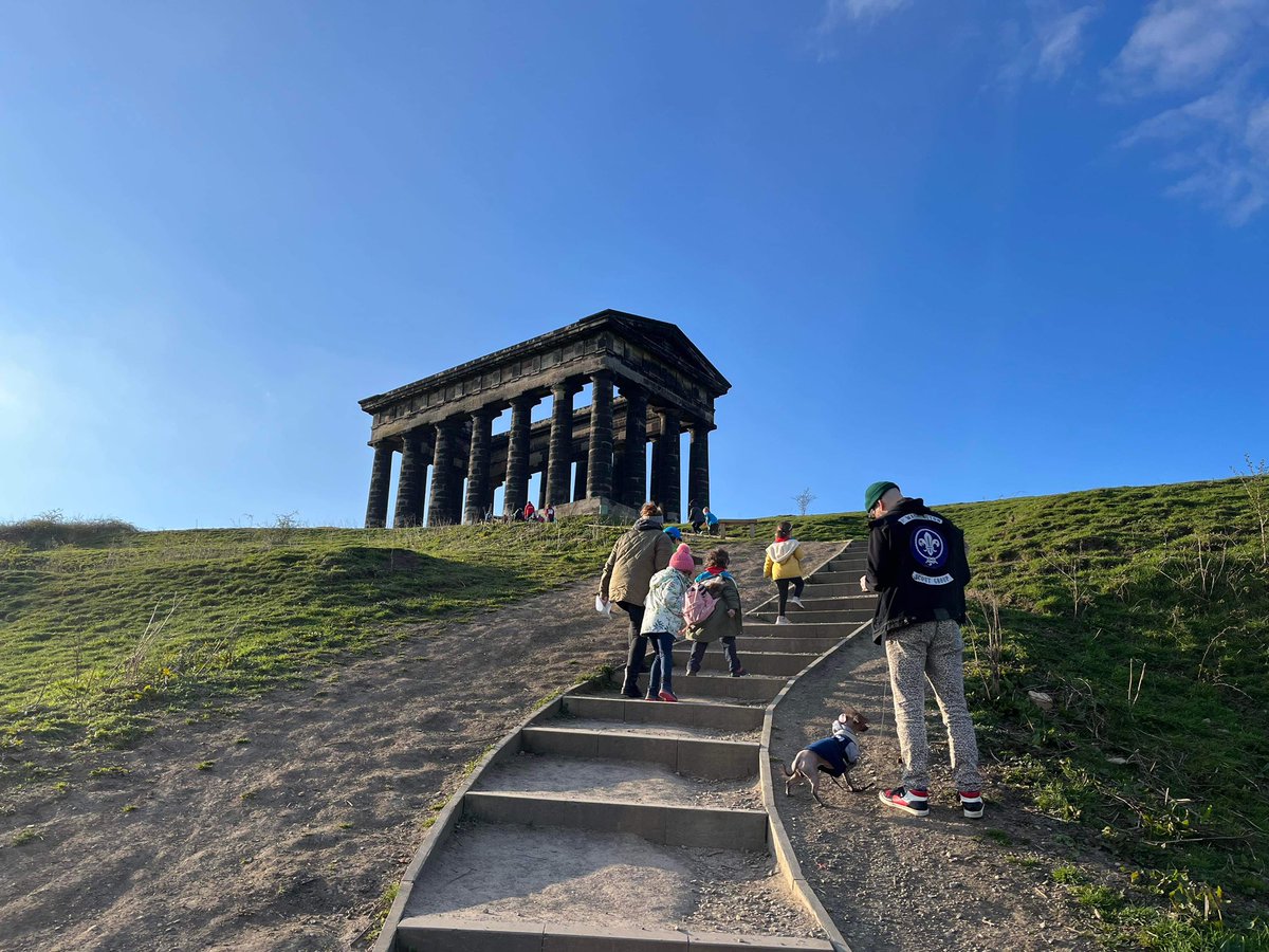 1st_Washington's tweet photo. The Sun is shining and our Beavers took advantage of this yesterday with a trek up Penshaw Monument 🌞 https://t.co/ftlbX5H5A5