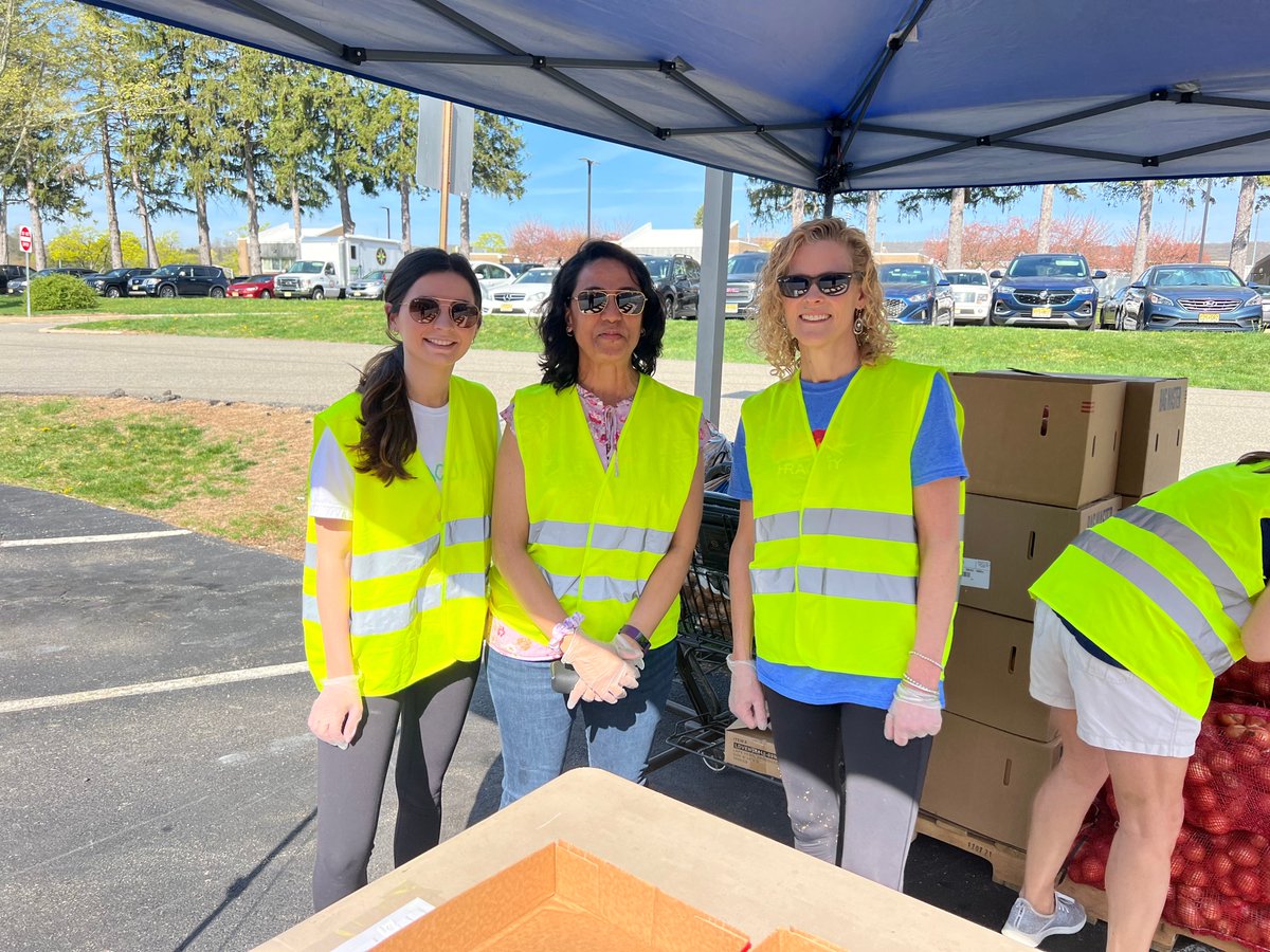 hracuity's tweet photo. Our team in NJ spent Friday morning volunteering at the Interfaith Food Pantry Network. Their work helped provide meals to over 177 families in Morris County. At HR Acuity, we value community service and making a positive impact. #CommunityService #MakingADifference #TeamWork #hr https://t.co/P9I5GAi3nF