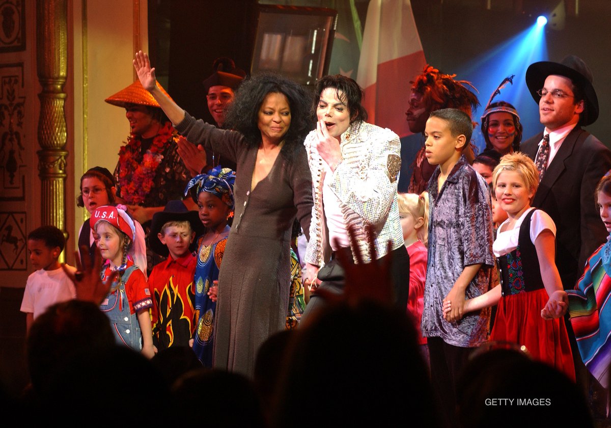 michaeljackson's tweet photo. On this date in 2002, Michael and Diana Ross performed together at the Democratic National Committee Fundraiser, “A Night At The Apollo” in New York City. https://t.co/IHzvq1tqGH