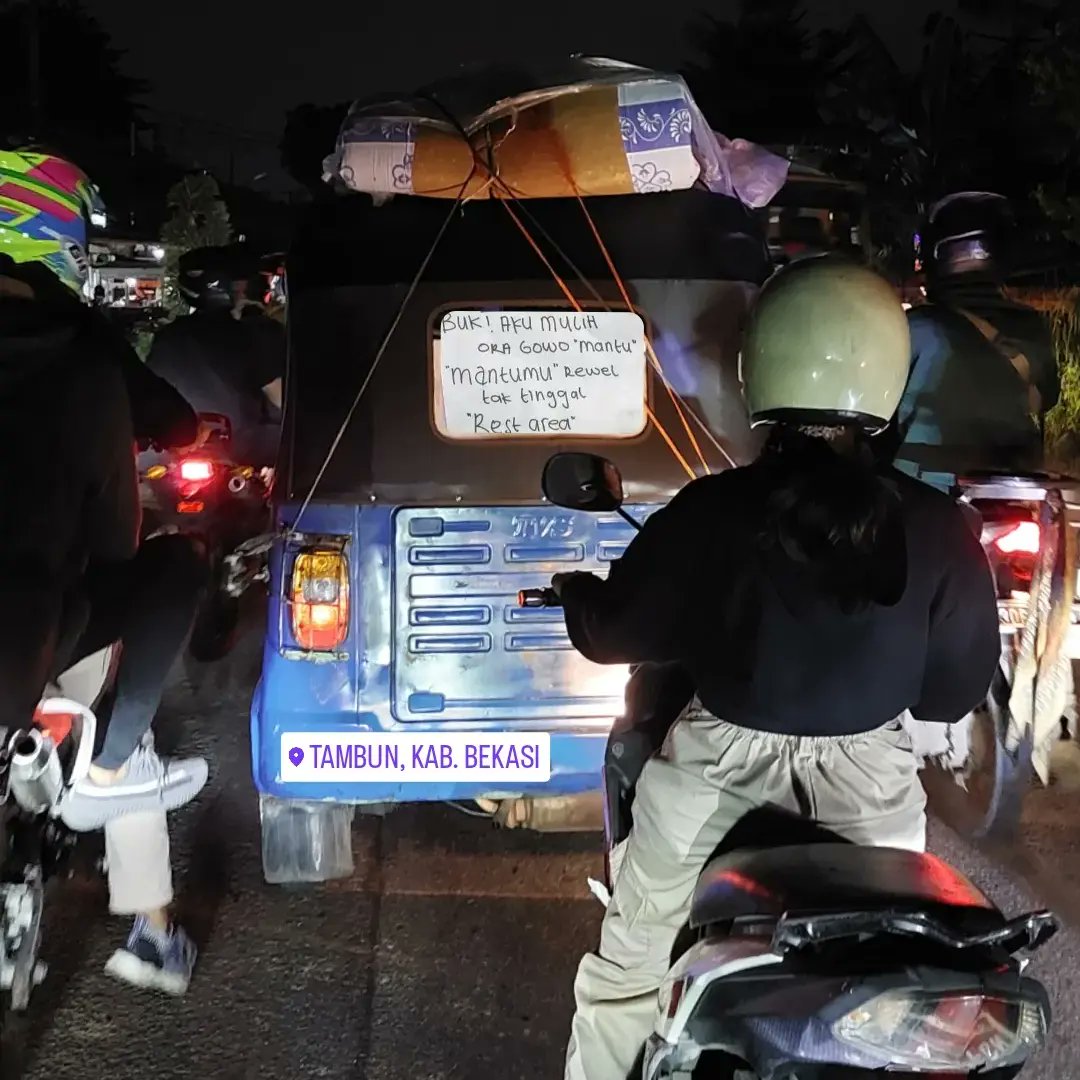 INFO__TAMBUN's tweet photo. H-4 Lebaran, Arus lalu lintas di Jln. Inspeksi Kalimalang mulai dipadati pemudik menuju arah Timur, Begitu juga jalur Arteri.

Untuk teman-teman yang tidak mudik disarankan menggunakan jalur alternatif guna menghindari kepadatan lalu-lintas.

Foto slide 1 : @fikyrioutama 🙏 https://t.co/hD5BFLrihe