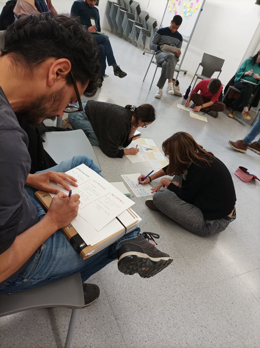 periferica_la's tweet photo. [Novetat] Avui hem encetat procés reflexiu 💭 amb les entitats de l'eix d'Educació de @Lafede_cat. Molta energia positiva per part de tothom per construir estratègies d'acció de sensibilització, amb eines de comunicació📢, generació d'aliances 🫱🏿‍🫲🏽i elaboració de relat. https://t.co/4GT752DUYk