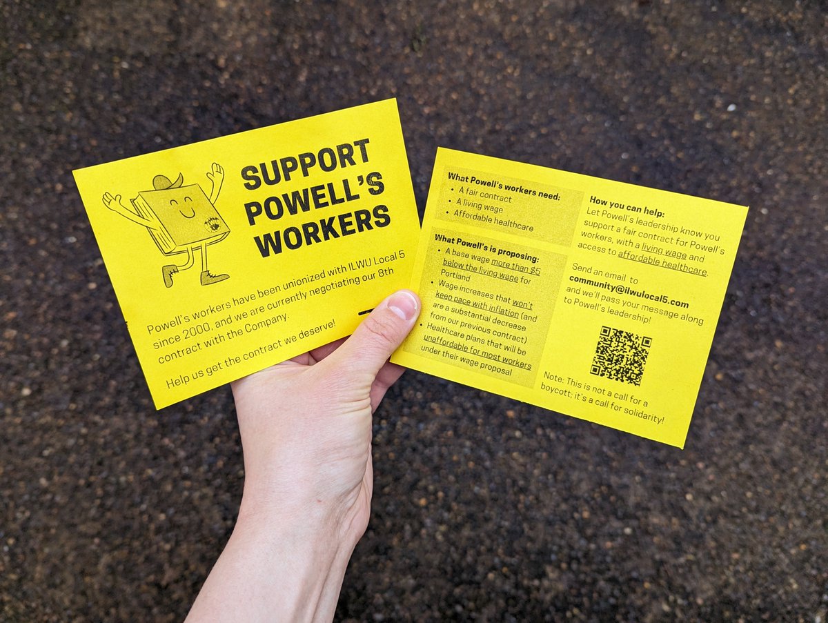 ILWULocal5's tweet image. If you missed getting a flyer from one of these lovely @Powells workers outside the City of Books yesterday, you can still make their time spent in the rain worthwhile by emailing community@ilwulocal5.com with a message for Powell’s leadership about the contract workers deserve!