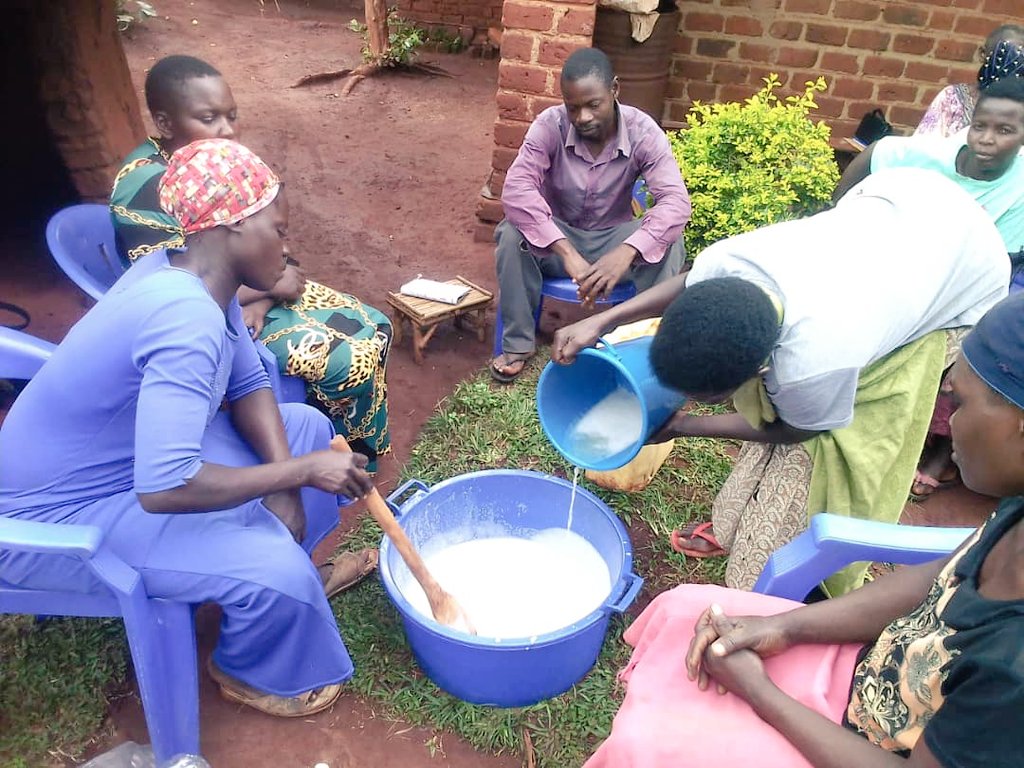 WipeUganda's tweet photo. Training on liquid soap making. Members in Team No Sleep at Busede were earlier today skilled!
#WipeUg
#HereToImpact https://t.co/Mr2OZg6nvN