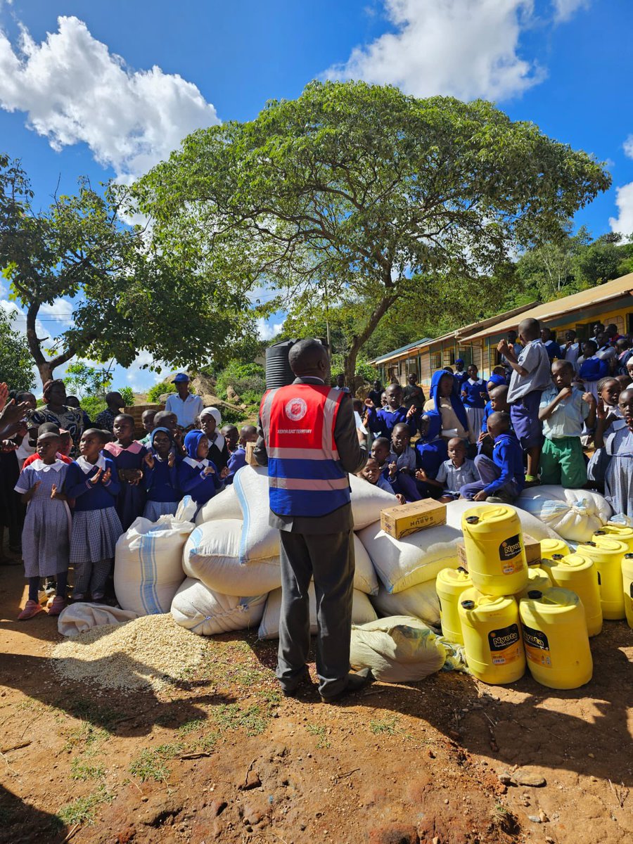 TSA_Projects's tweet photo. The #SalvationArmy is supporting schools in drought affected areas of #Kenya with food items to prevent the malnutrition of children &amp; to support their education. Asante Sana @tsakenyaeast @saworldservice @salvos @salvationarmy @Legerdesheils @SwissRedshield @fralsningsarmen https://t.co/wlafzL7knc