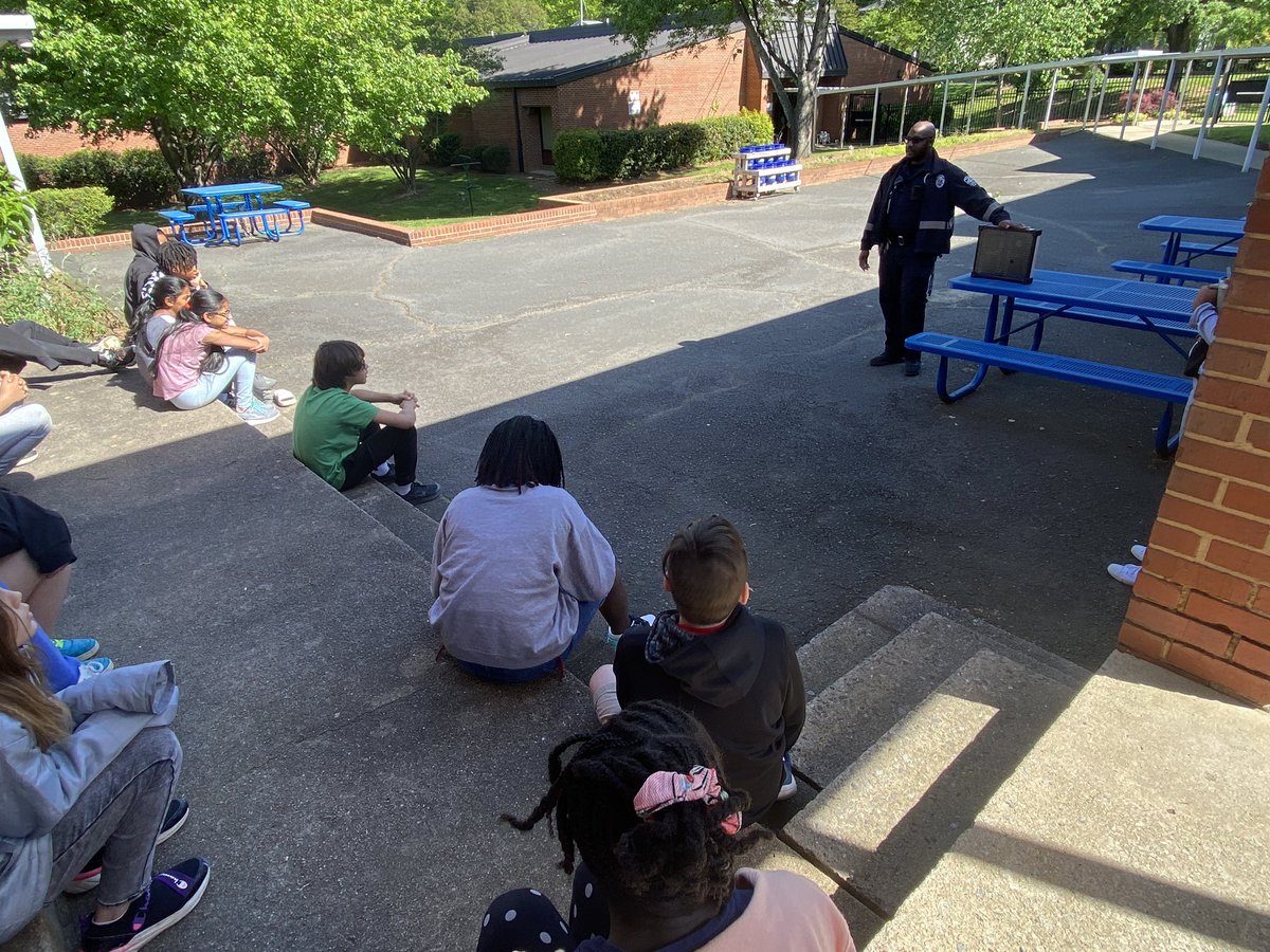ClassWithCarmen's tweet photo. Thank you Officer Riddick for teaching our @Coltranewebb 5th graders about speed and how content is used in the real world today. We learned about tools used to measure speed and even got to test them out to see who ran the fastest. @CCSSTEM https://t.co/E52j3TWbmo