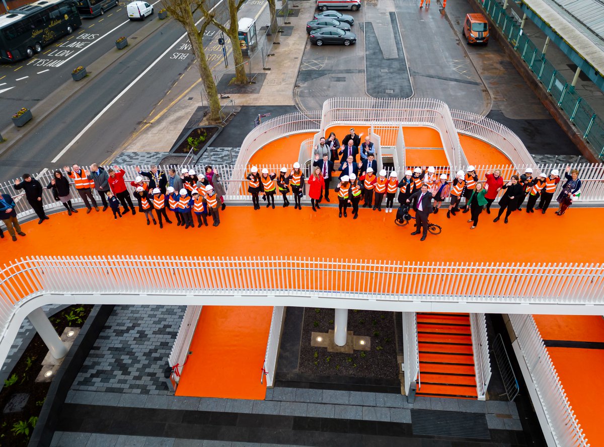NewportCouncil's tweet photo. ICYMI - A new active travel bridge linking the city centre to Devon Place has been officially opened to the public at Newport railway station. 

https://t.co/lf2bDM7hwq https://t.co/5vUtBDlMcf