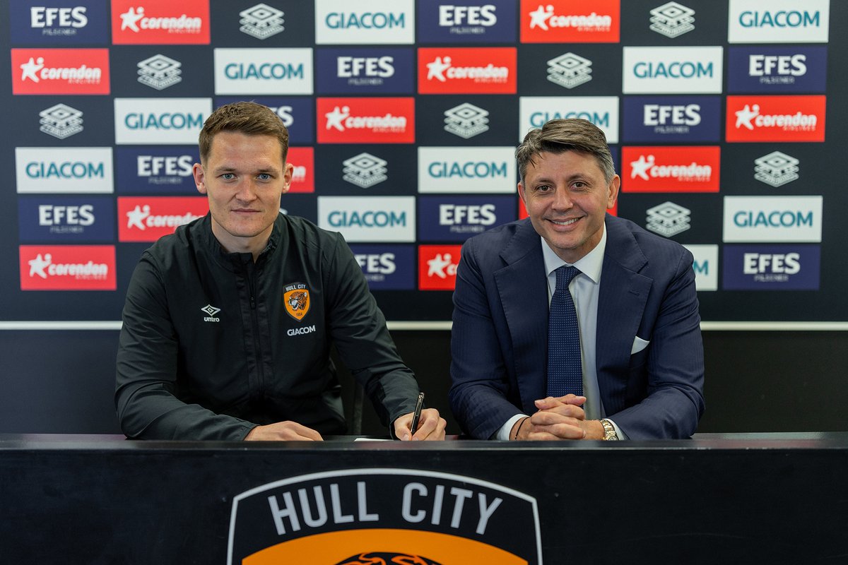 TanKeslerHCAFC's tweet photo. Delighted @SeanMaka has signed with us. Very well deserved 🐯 

#hcafc https://t.co/iAJfhcZbLO