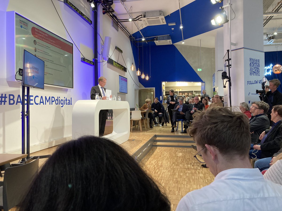 ChristophN's tweet photo. Getting ready for #datadebate @basecamp_debate https://t.co/6Le0LyMQ09