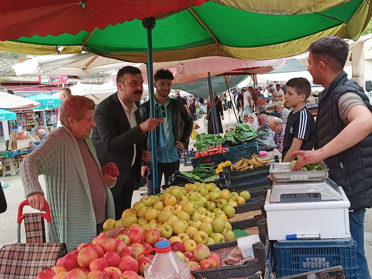mkkocaoglu's tweet photo. 📍Canım Memleketim Evim, Erbaa Salı Pazarı 

Erbaamızın bayram öncesi Salı Pazarını ziyaret ettik.
Bizleri gören canım hemşehrilerimin yüzleri umutla gülüyor.
#SanaSöz Erbaa’m yine baharlar gelecek https://t.co/wOkclZasMZ