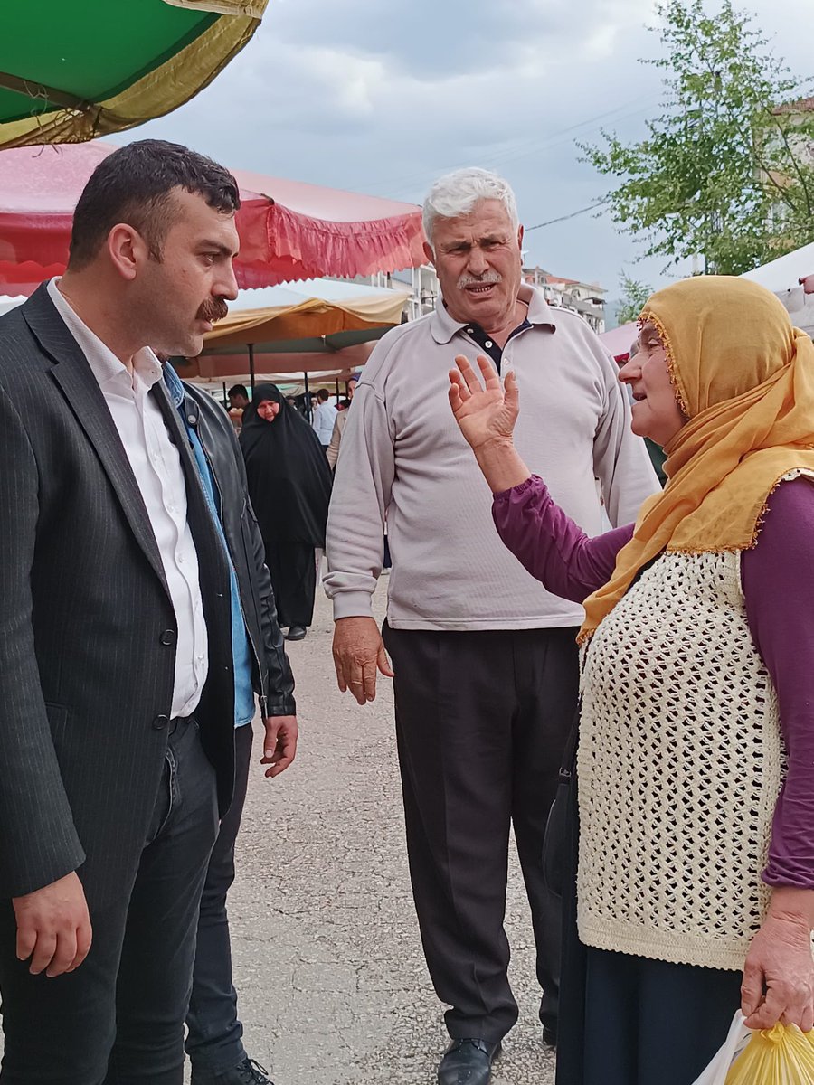 mkkocaoglu's tweet photo. 📍Canım Memleketim Evim, Erbaa Salı Pazarı 

Erbaamızın bayram öncesi Salı Pazarını ziyaret ettik.
Bizleri gören canım hemşehrilerimin yüzleri umutla gülüyor.
#SanaSöz Erbaa’m yine baharlar gelecek https://t.co/wOkclZasMZ