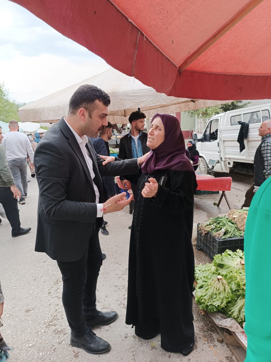 mkkocaoglu's tweet photo. 📍Canım Memleketim Evim, Erbaa Salı Pazarı 

Erbaamızın bayram öncesi Salı Pazarını ziyaret ettik.
Bizleri gören canım hemşehrilerimin yüzleri umutla gülüyor.
#SanaSöz Erbaa’m yine baharlar gelecek https://t.co/wOkclZasMZ