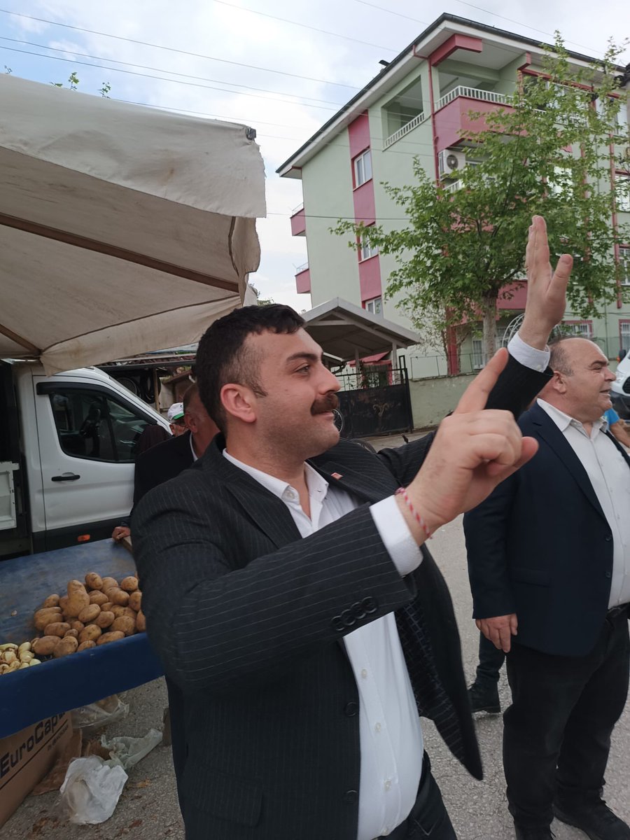 mkkocaoglu's tweet photo. 📍Canım Memleketim Evim, Erbaa Salı Pazarı 

Erbaamızın bayram öncesi Salı Pazarını ziyaret ettik.
Bizleri gören canım hemşehrilerimin yüzleri umutla gülüyor.
#SanaSöz Erbaa’m yine baharlar gelecek https://t.co/wOkclZasMZ