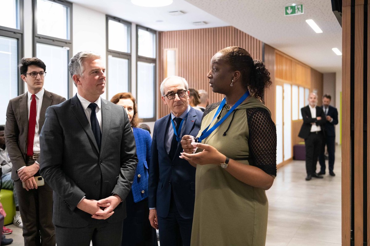 JCCOMBE's tweet photo. La déconjugalisation de l’#AAH était attendue.

Elle sera effective en octobre et concernera 120 000 bénéficiaires qui verront leur allocation ↗️ de 350€ par mois en moyenne.

J’étais à la CAF Paris avec les professionnels pour échanger sur la mise en place de cette mesure. https://t.co/h1Y3EUlJgR