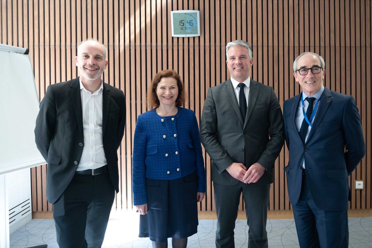 JCCOMBE's tweet photo. La déconjugalisation de l’#AAH était attendue.

Elle sera effective en octobre et concernera 120 000 bénéficiaires qui verront leur allocation ↗️ de 350€ par mois en moyenne.

J’étais à la CAF Paris avec les professionnels pour échanger sur la mise en place de cette mesure. https://t.co/h1Y3EUlJgR