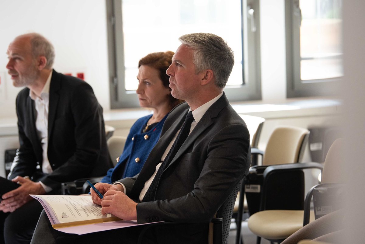 JCCOMBE's tweet photo. La déconjugalisation de l’#AAH était attendue.

Elle sera effective en octobre et concernera 120 000 bénéficiaires qui verront leur allocation ↗️ de 350€ par mois en moyenne.

J’étais à la CAF Paris avec les professionnels pour échanger sur la mise en place de cette mesure. https://t.co/h1Y3EUlJgR