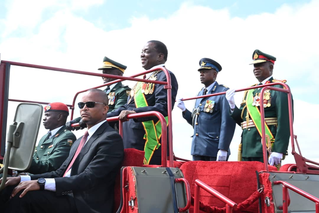 TafadzwaMugwadi's tweet image. National Unity is only possible when  the Nation is led by a Unifier. This historic image shows President @edmnangagwa embracing &amp;amp; sharing a lighter moment with former VP Cde Joyce Mujuru here in Mt Darwin. Kana tichiti Nyika yakavuya Navene Vayo toreva magandanga nhaika!