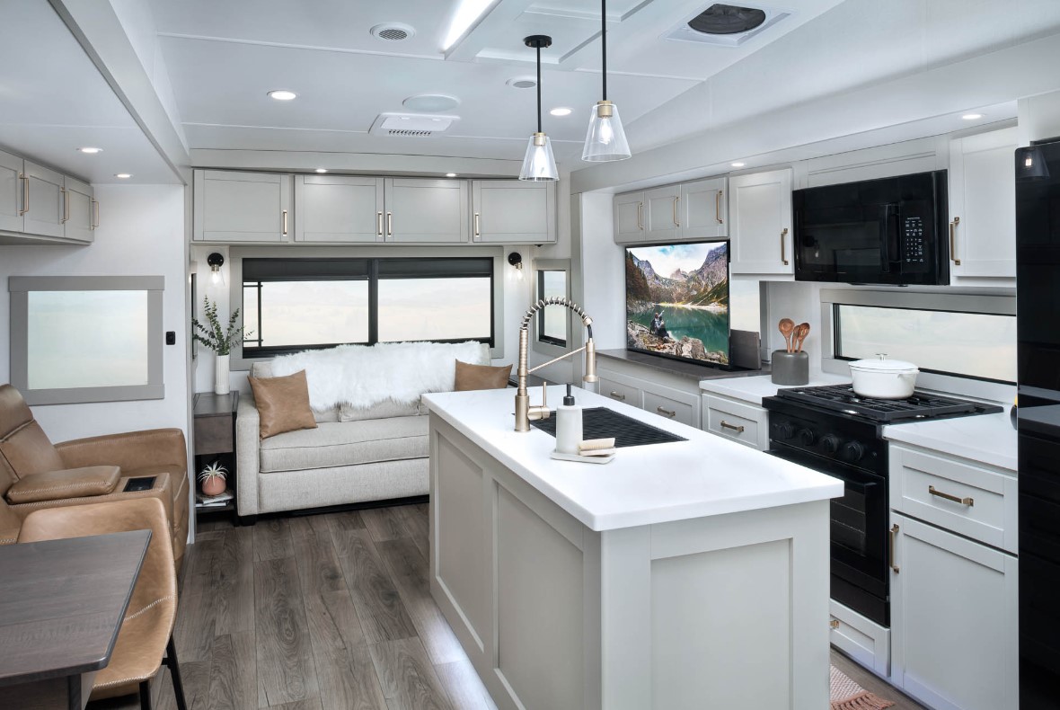 BankstonRVs's tweet photo. This 2024 Brinkley Model Z luxury fifth wheel is bright and modern on the inside, with amenities that will have you feeling at home. The Brinkley mid-profile has plenty of style and exciting new features!🚎🤩

https://t.co/ZsR2spP5lV
#theonlywaytogo #brinkley #modelz #fifthwheel https://t.co/TIgDCL56us