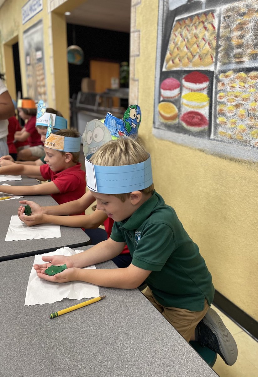 It’s Earth week and we met with our Science Sidekicks to listen to an Earth day story and then create seed bombs! 🌱 <a href="/macfarlanepta/">MacFarlane Park Elem</a> <a href="/MacfarlanePkIB/">MacFarlane Park Elementary Magnet School</a> <a href="/ibpyp/">IB PYP</a> <a href="/iborganization/">International Baccalaureate</a> <a href="/HCPSElemScience/">HCPSElemScience</a> <a href="/WeAreHAEST/">HAEST</a> <a href="/MacfarlaneHCPS/">Denyse Riveiro</a>