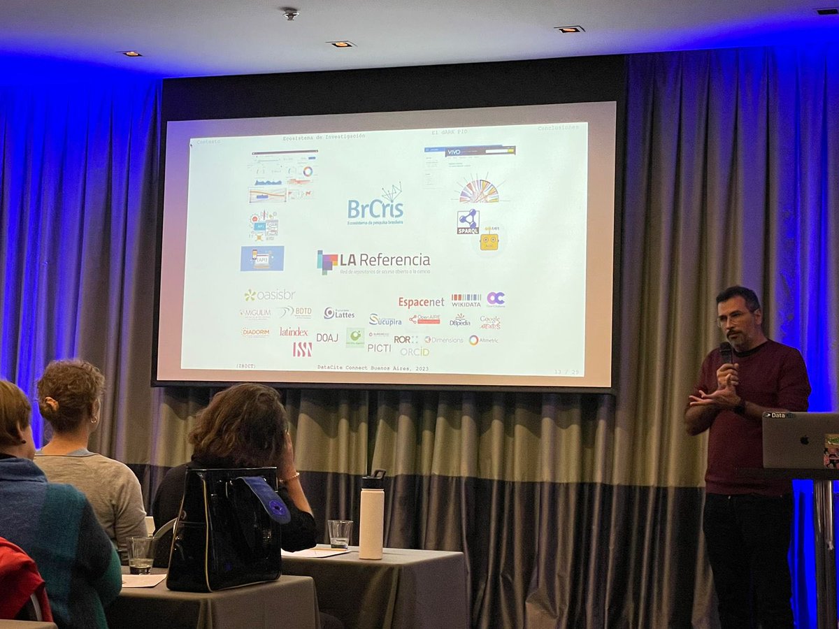 DataCite's tweet photo. Washington Segundo @IBICTbr presenta una perspectiva latinoamericana de #CienciaAbierta: @LAReferenciaAA #BRcris  #PIDs y más! 

#PIDsLatam23 @CSVConference https://t.co/fmPf19NYxW