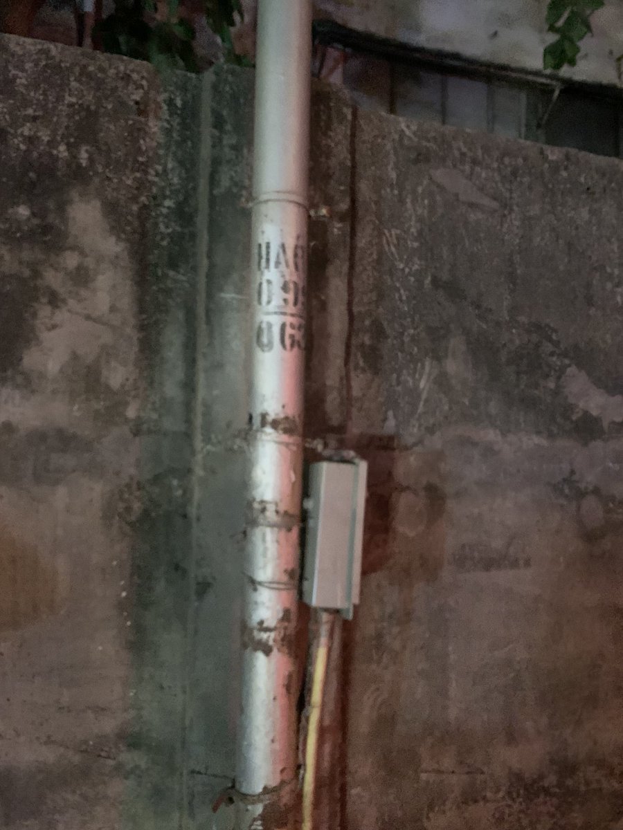 ⁦<a href="/Adani_Elec_Mum/">Adani Electricity</a>⁩ डायर अदाणी इलेक्ट्रिसिटी एस वी रोड, लाइफ रेज बंगलों के सामने, बिजली के खंभे की लाइट काम नहीं कर रही है, वहां अंधेरा है और कोई भी भयानक घटना हो सकती है, कृपया इसे जल्द से जल्द करें