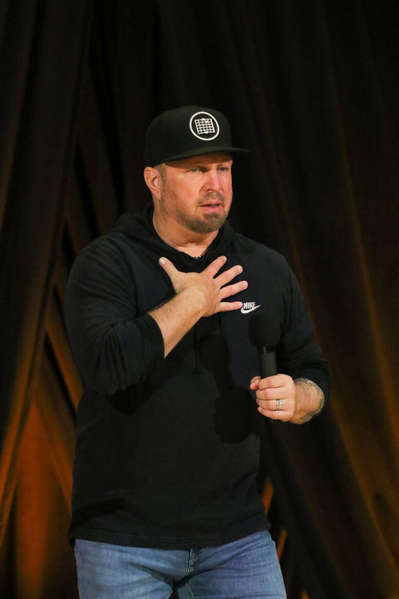 OColly's tweet photo. Student or alumni, all were singing along with Garth last weekend at his alma mater 🤠
Want to know the inside scoop on his performances from last weekend? Head to https://t.co/WFxsklTVs8 to check out Davis Cordova's latest story covering the night.
#okstate #supportstudentmedia https://t.co/8MFn8JX1h6